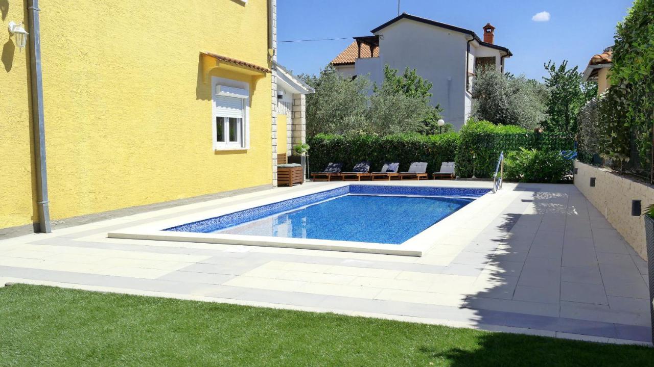 Holiday House Holek Šilo Buitenkant foto