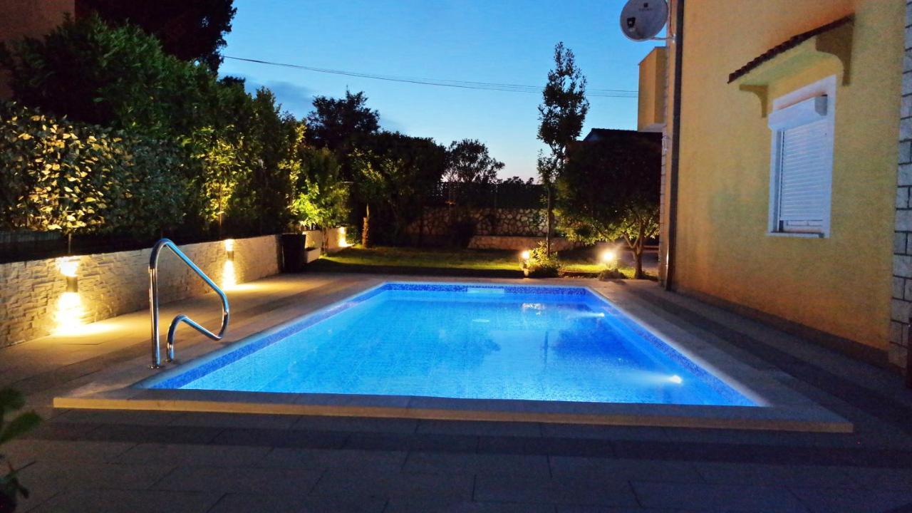 Holiday House Holek Šilo Buitenkant foto