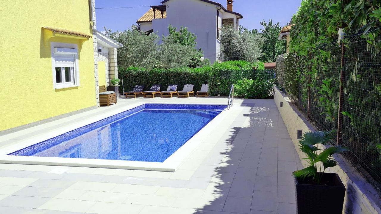 Holiday House Holek Šilo Buitenkant foto